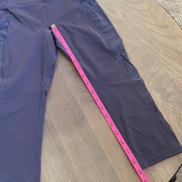 Fabletics 7/8 Leggings with Side Pockets, Lavender XS - Picture 3 of 7